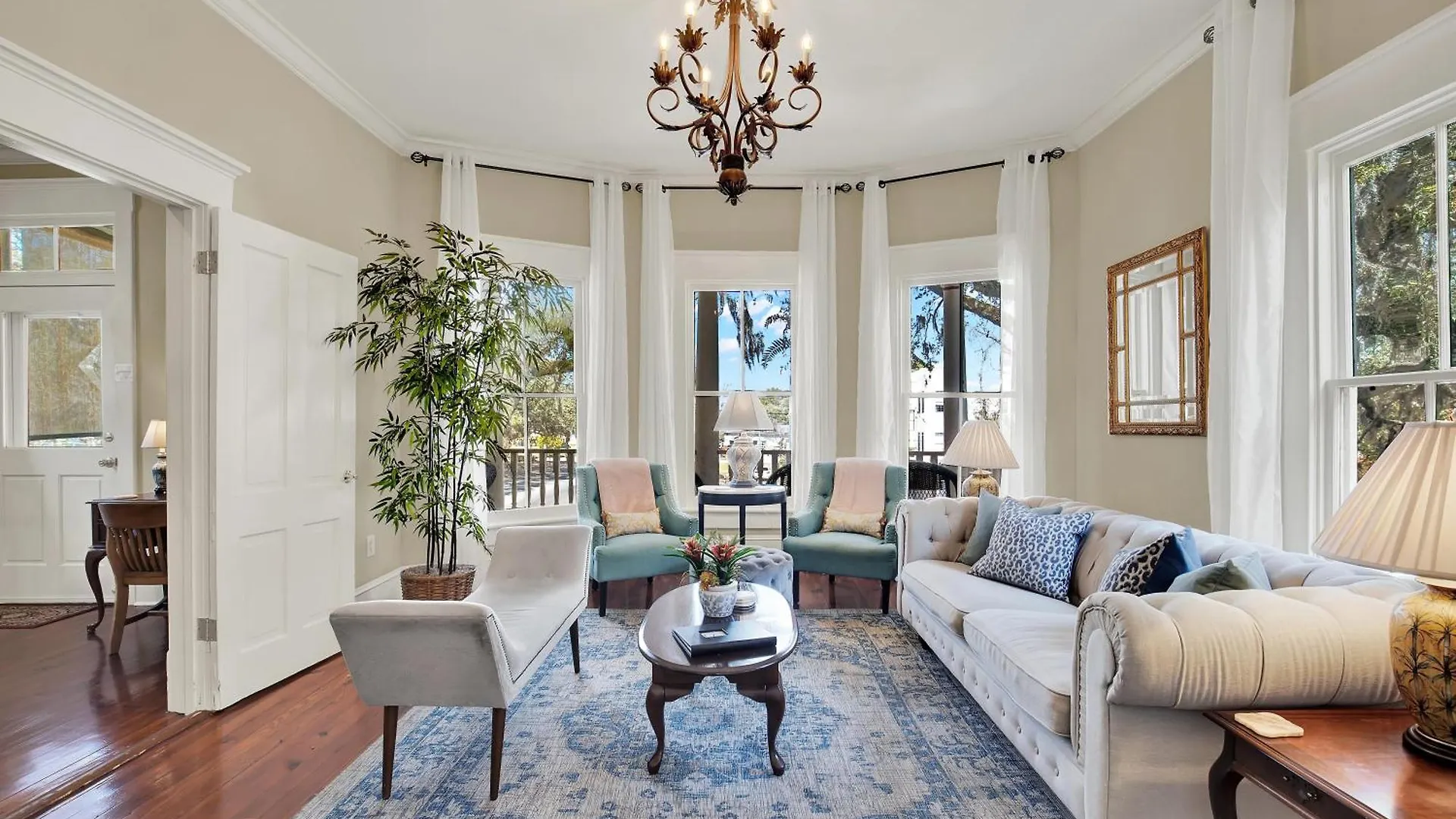 Holiday home The Gilded Fern Villa Savannah United States